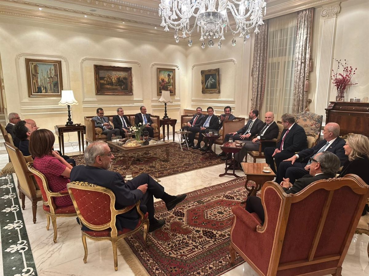 <strong>وزير الخارجية وأعضاء مجلس النواب اللبناني</strong>