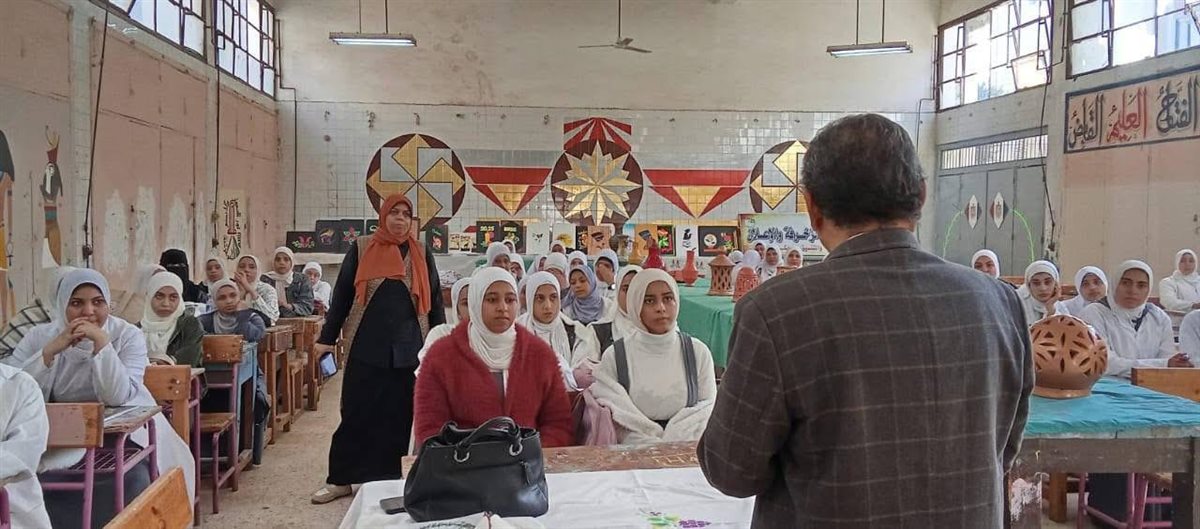 الوعي الوطني في العصر الرقمي محاضرة بمكتبة الطفل والشباب بسنورس في مدرسة الفنية بنات