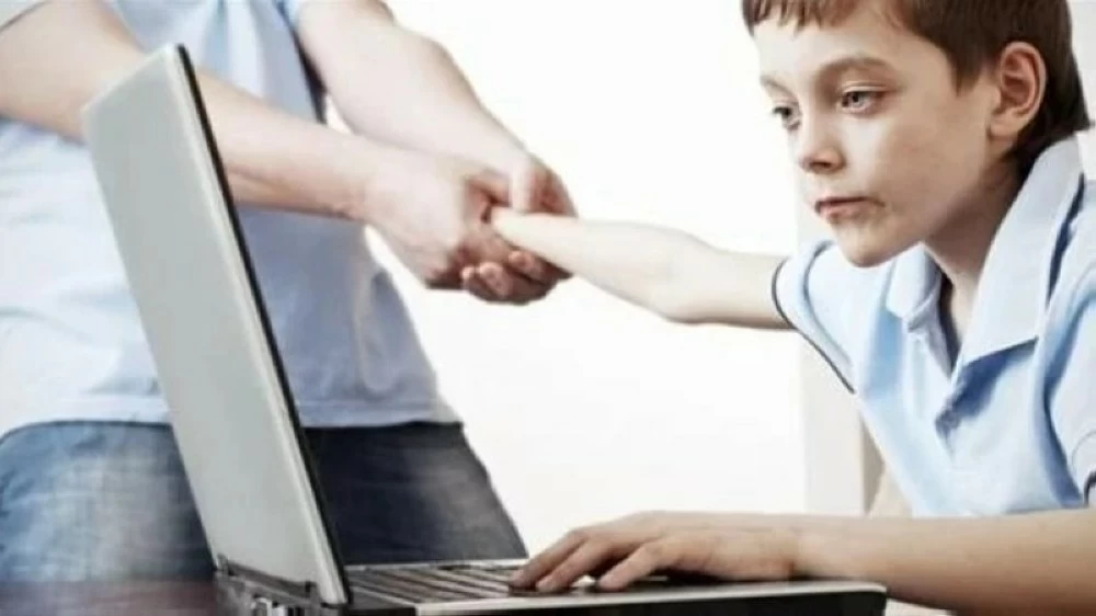 <strong>حظر التواصل الاجتماعي</strong>