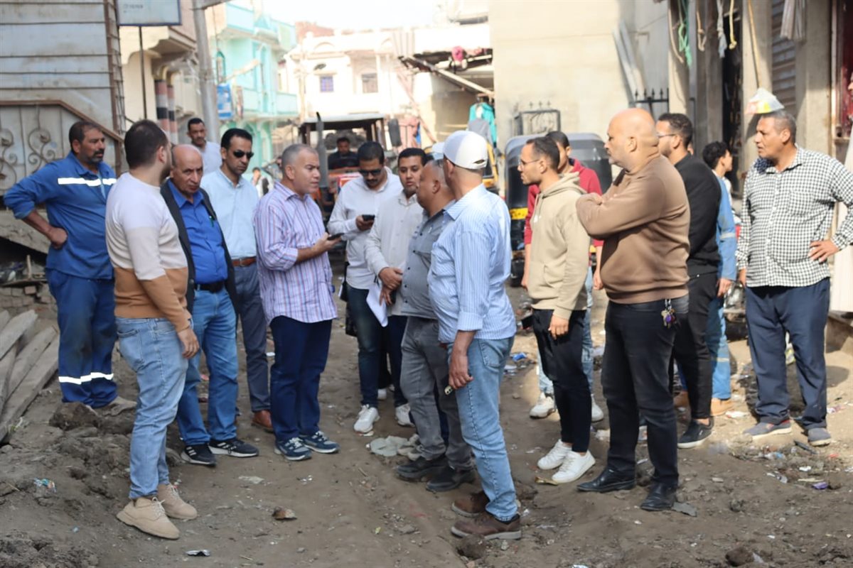 استجابة لشكوى الأهالي.. رئيس مياه الفيوم يتفقد عزبة راحيل ويأمر بإصلاح تسرب بخطوط المياه