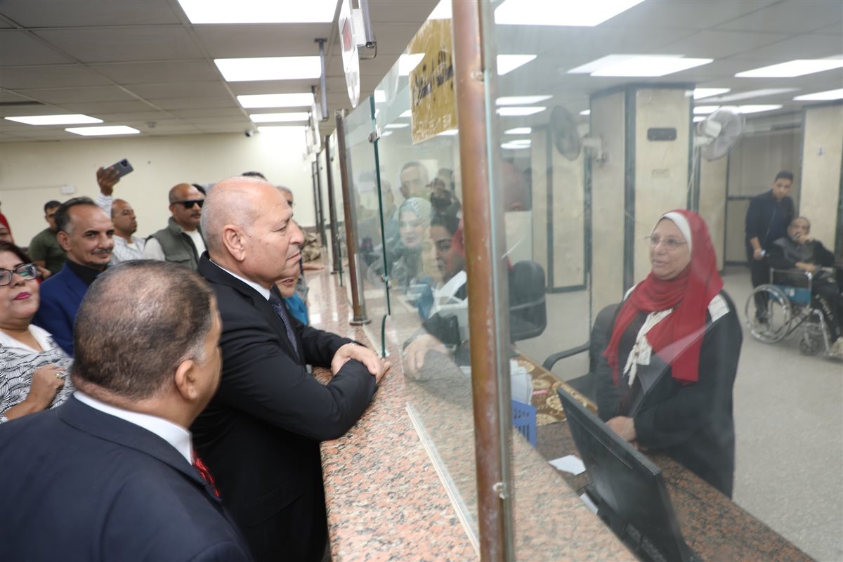 جانب من زيارة المحافظ 