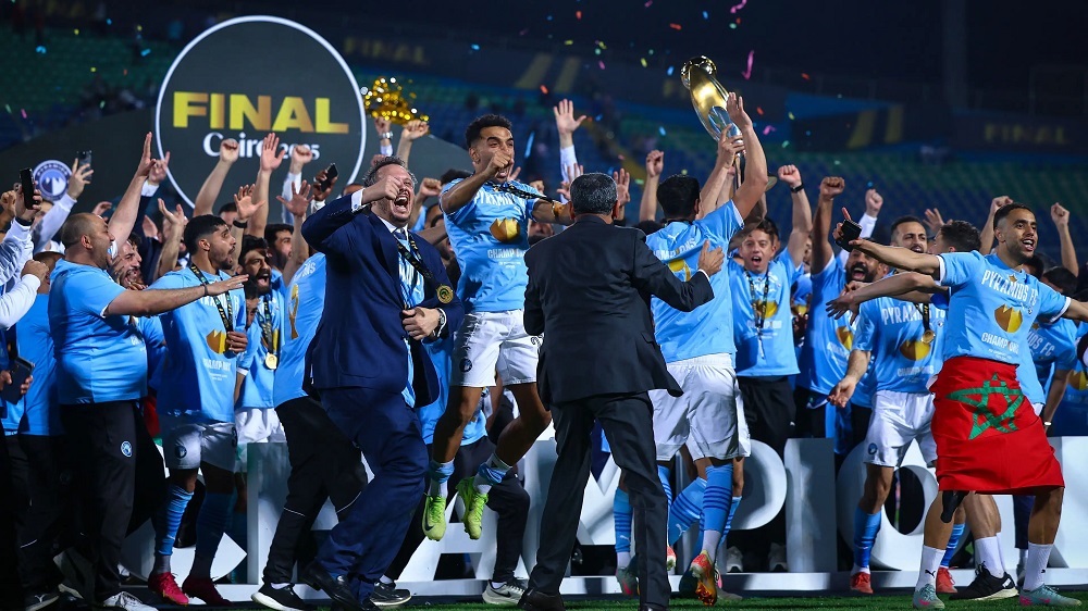 <strong>تتويج بيراميدز بلقب القارات الـ3</strong>