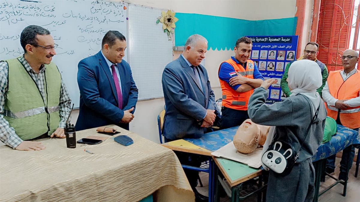 مدير تعليم الفيوم يتابع تدريب الإسعافات الأولية بمدرسة المحمدية الإعدادية للبنات