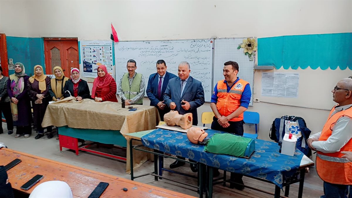 مدير تعليم الفيوم يتابع تدريب الإسعافات الأولية بمدرسة المحمدية الإعدادية للبنات