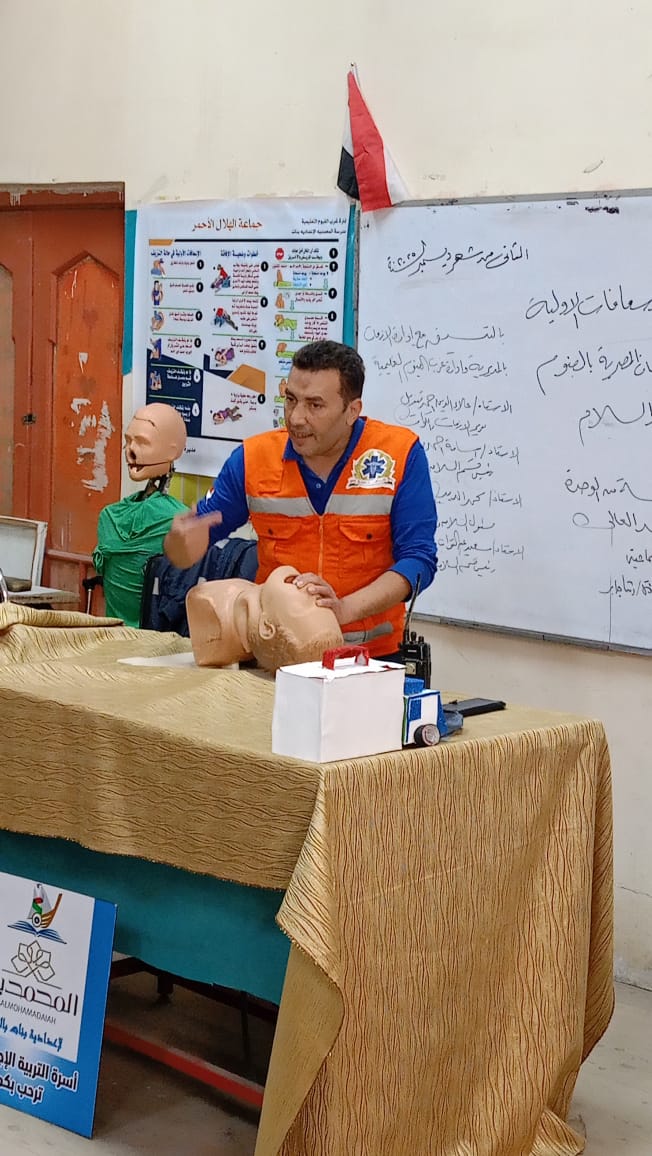 مدير تعليم الفيوم يتابع تدريب الإسعافات الأولية بمدرسة المحمدية الإعدادية للبنات