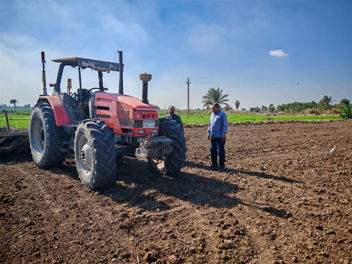 حملة تسوية الأراضى بالليزر ضمن مشروع ترشيد استخدام المياه في زراعه القمح على مصاطب