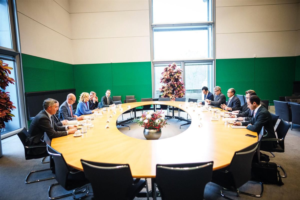 <strong>وزير الخارجية يلتقي مع رئيسة البرلمان الألماني</strong>