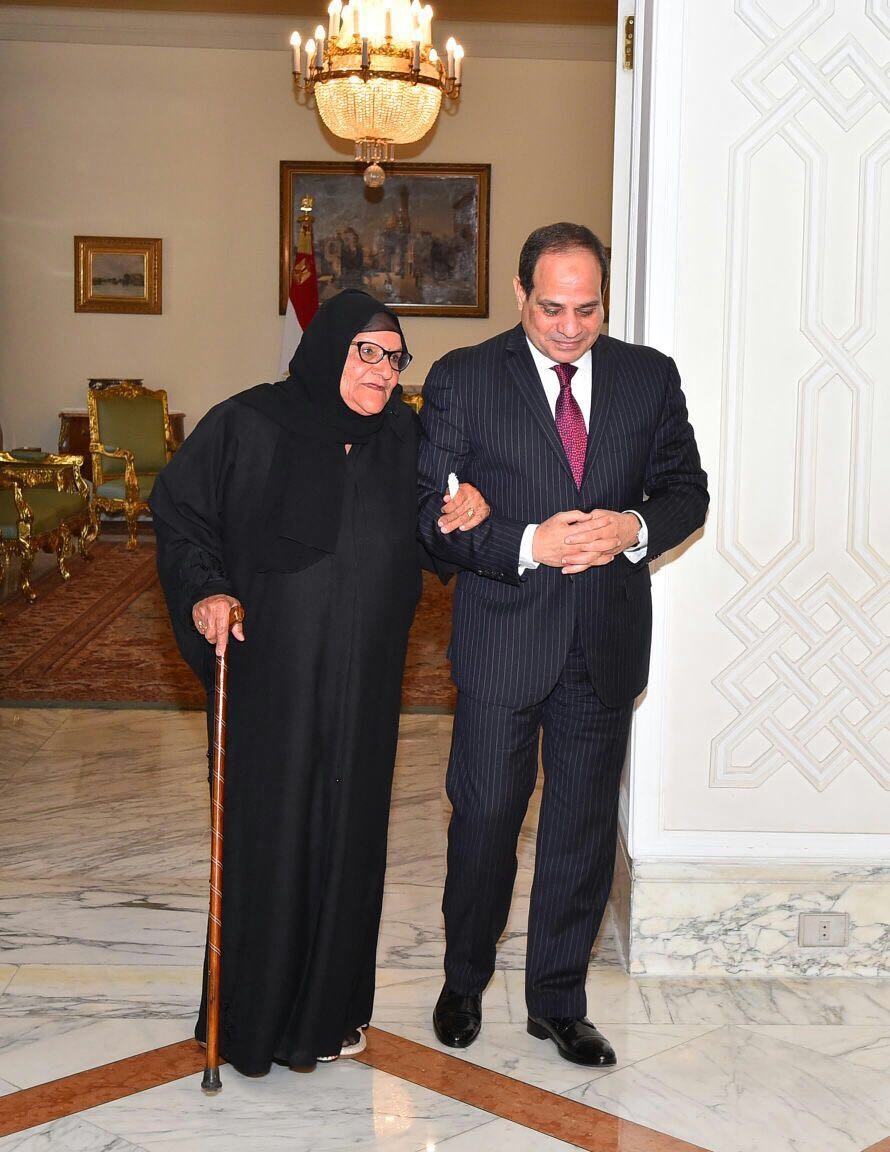 <strong>الحاجة سبيلة والرئيس السيسي</strong>