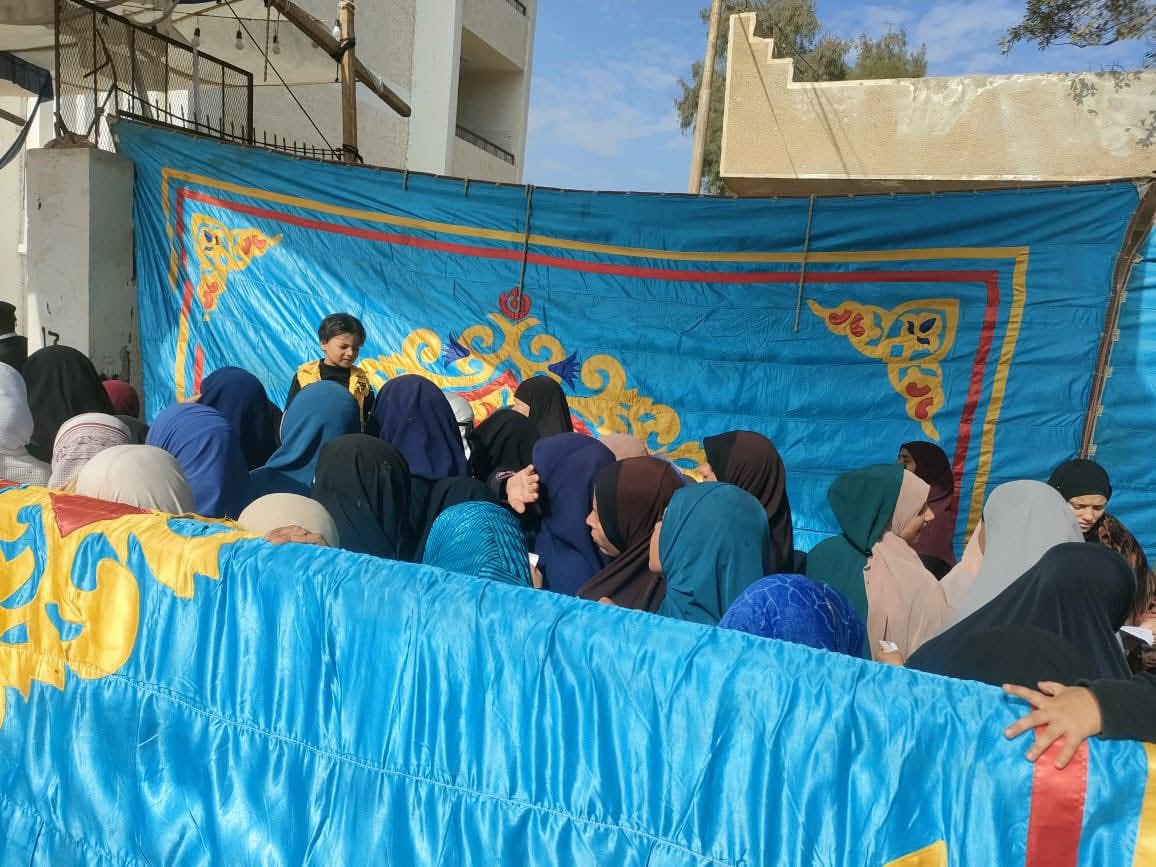 طوابير من السيدات على لجنة مدرسة دسيا بالفيوم في اليوم الثاني من الانتخابات للإدلاء بأصواتهن