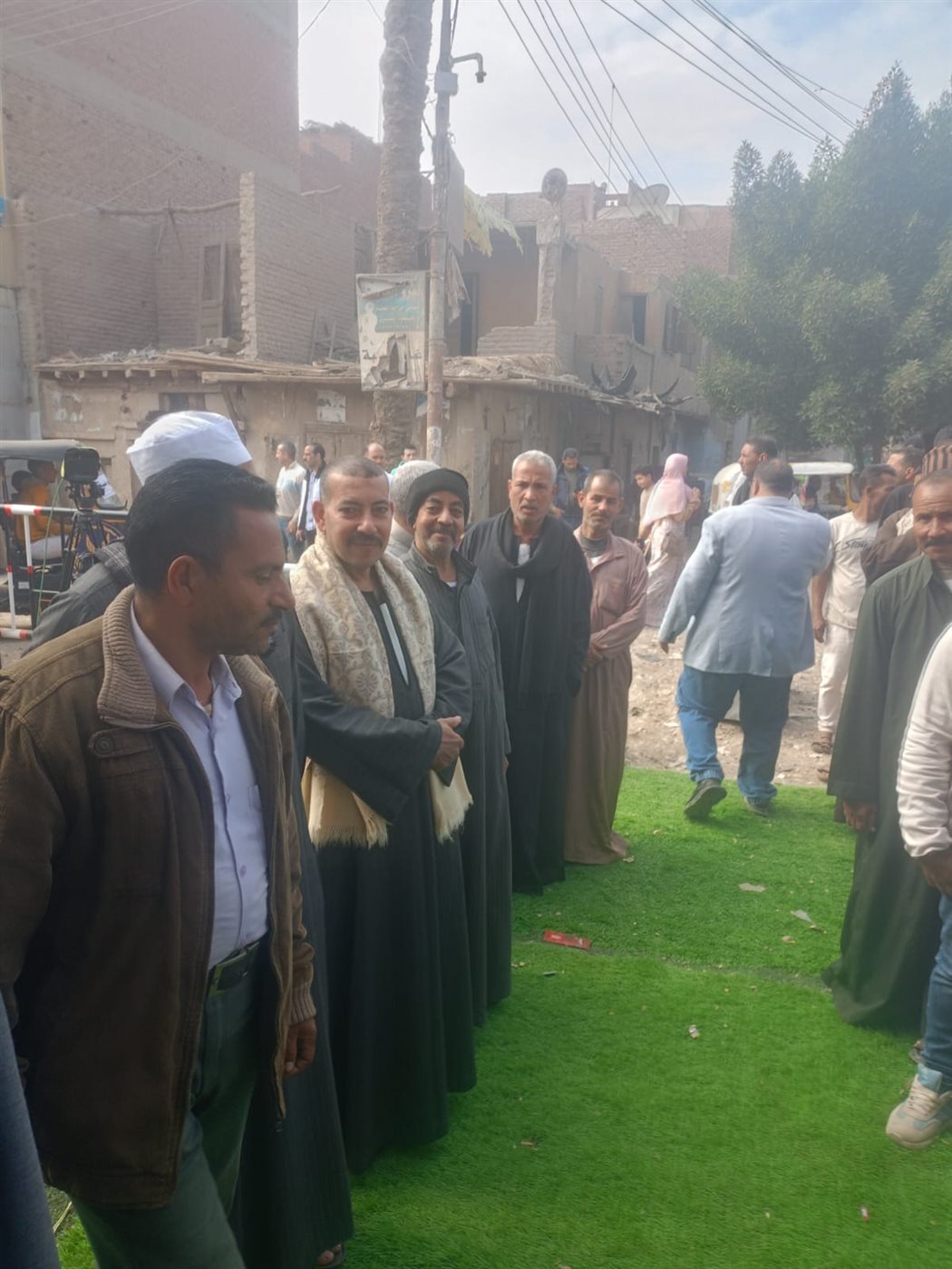 طوابير من السيدات على لجنة مدرسة دسيا بالفيوم في اليوم الثاني من الانتخابات للإدلاء بأصواتهن