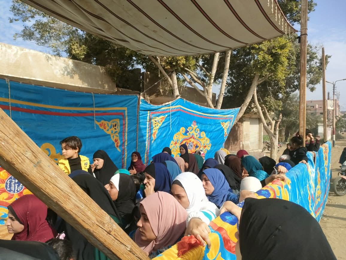 طوابير من السيدات على لجنة مدرسة دسيا بالفيوم في اليوم الثاني من الانتخابات للإدلاء بأصواتهن
