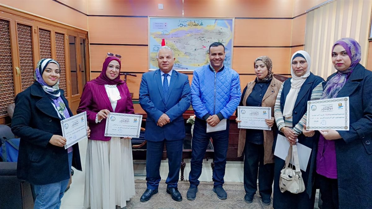 قبيصي يكرم مسؤولي الصفحات الإعلامية بمدارس الفيوم لتميزهم في العمل الإعلامي والأداء والتواصل المستمر