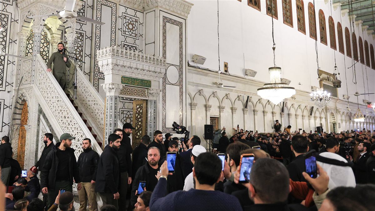 <strong>الشرع يلقي كلمة التحرير من المسجد الأموي</strong>