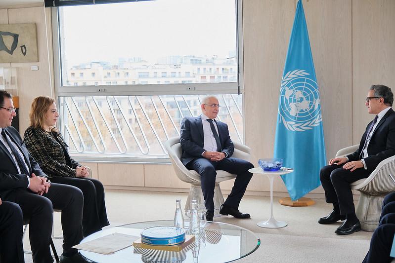 <strong>سفير مصر في باريس يقدم أوراق اعتماده إلى مدير عام منظمة اليونسكو</strong>