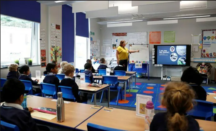 <strong>إغلاق مدارس فى بريطانيا</strong>