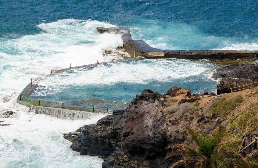 <strong>أمواج عاتية</strong>