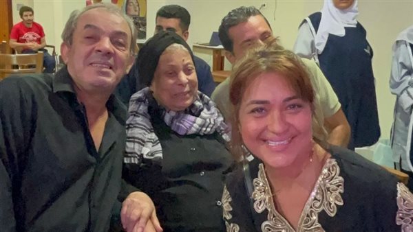 الدكتورة منى صادق والفنان علاء مرسي والفنانة مروة عبدالمنعم