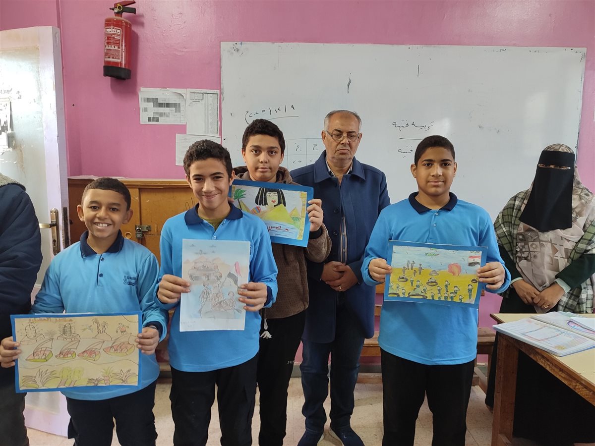 مديرإدارة أبشواي التعليمية ووكيلها يقيِمان الأداء المدرسي في مدارس أبوجنشو وأبوشنب البحرية