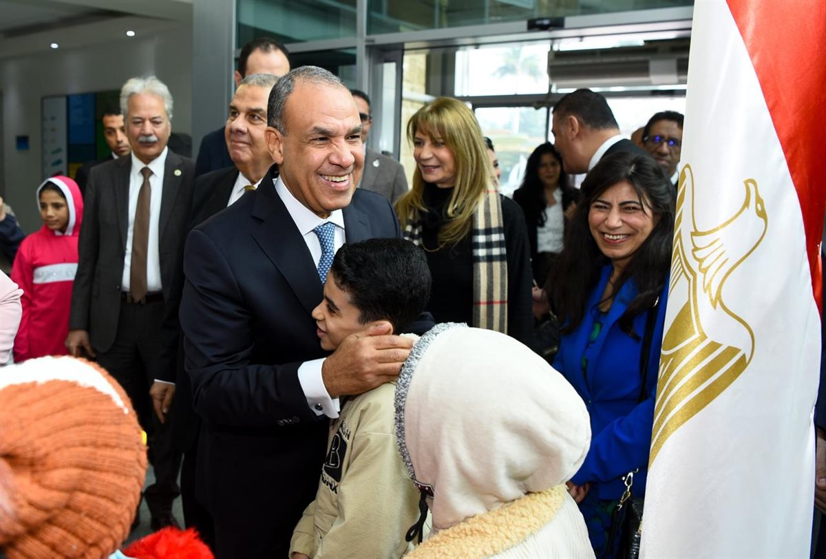 <strong>وزير الخارجية يزور مستشفى ٥٧٣٥٧</strong>