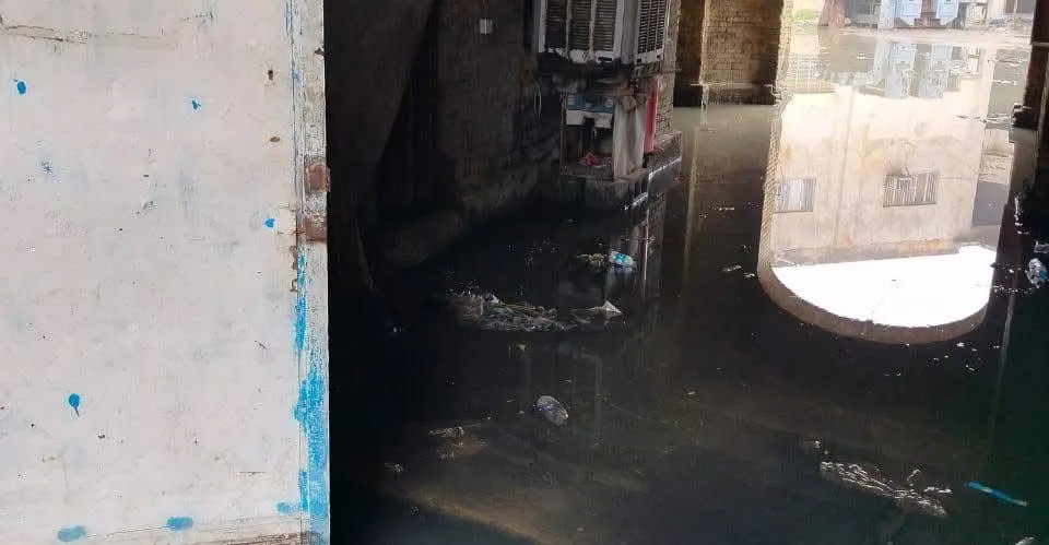 <strong>غرق مبنى 