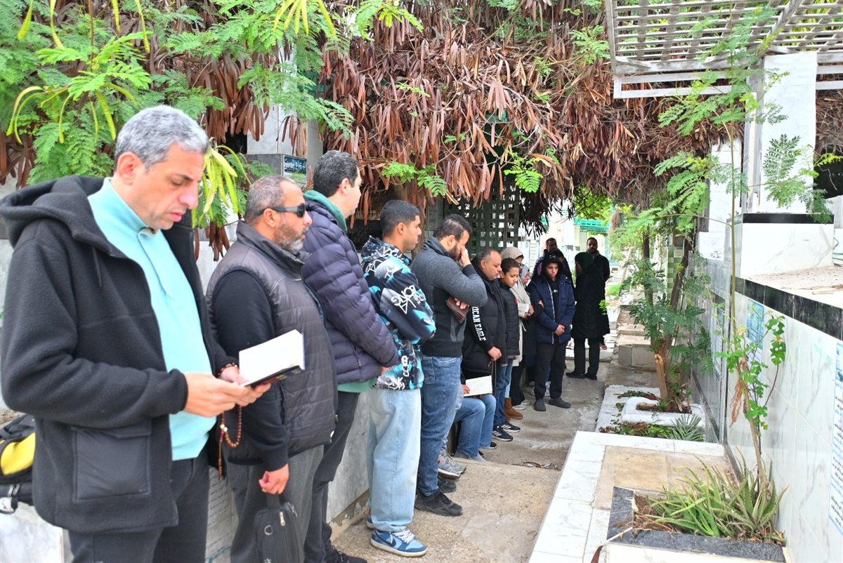 من أمام قبر يوسف محمد