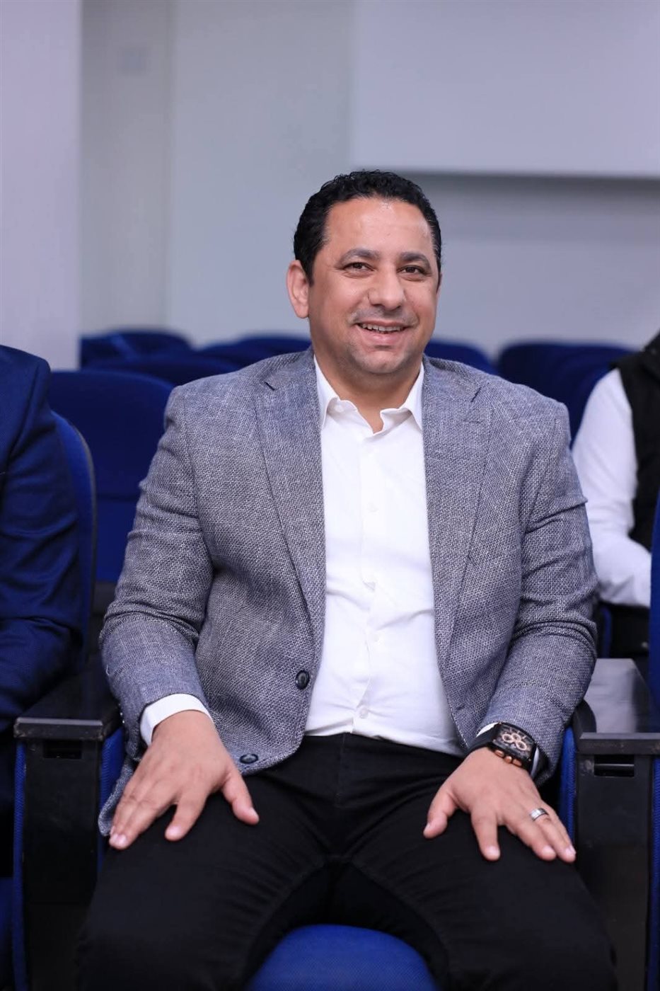 النائب حسام خليل يبدأ مشواره الخدمي من مركز أورام الفيوم