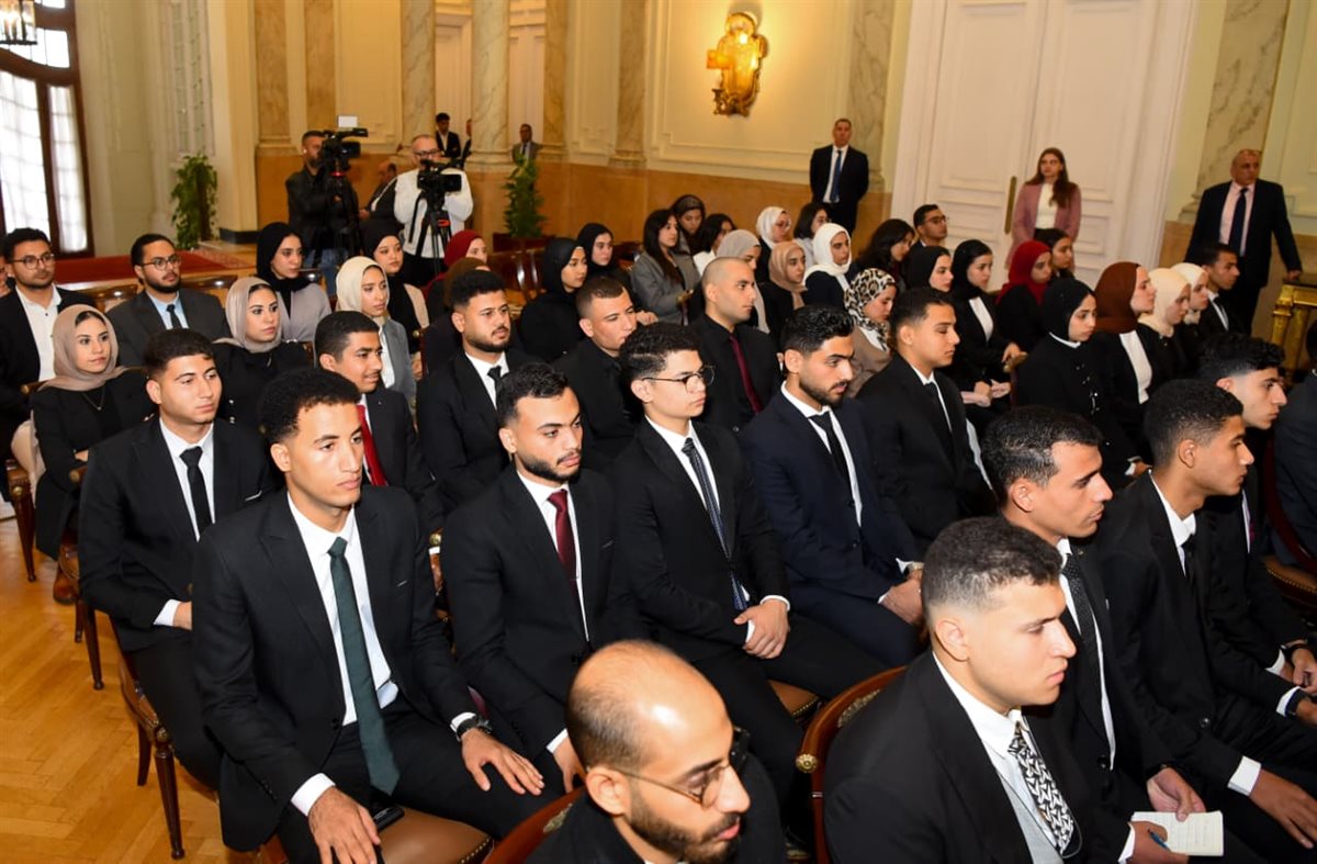 <strong>وزير الخارجية يستقبل طلبة كلية السياسة والاقتصاد بجامعة بني سويف</strong>