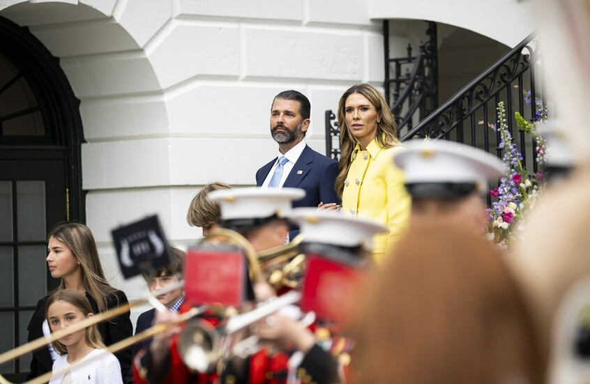 <strong>ترامب جونيور وبيتينا أندرسون</strong>