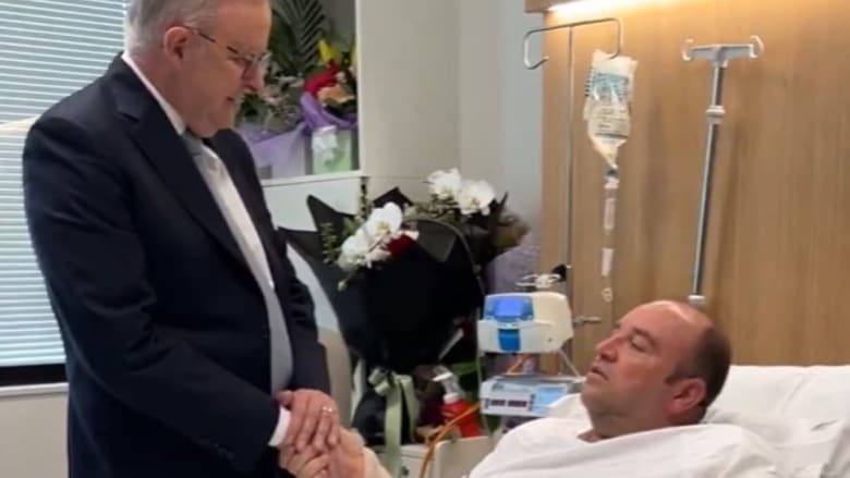 <strong>رئيس الوزراء الأسترالي يزور أحمد الأحمد</strong>