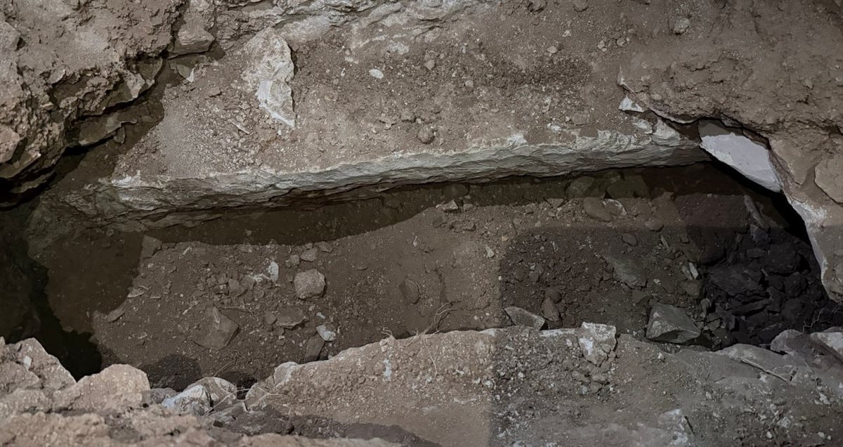 <strong>العثور على مقبرة جماعية داخل مقر أمني سابق في إدلب</strong>