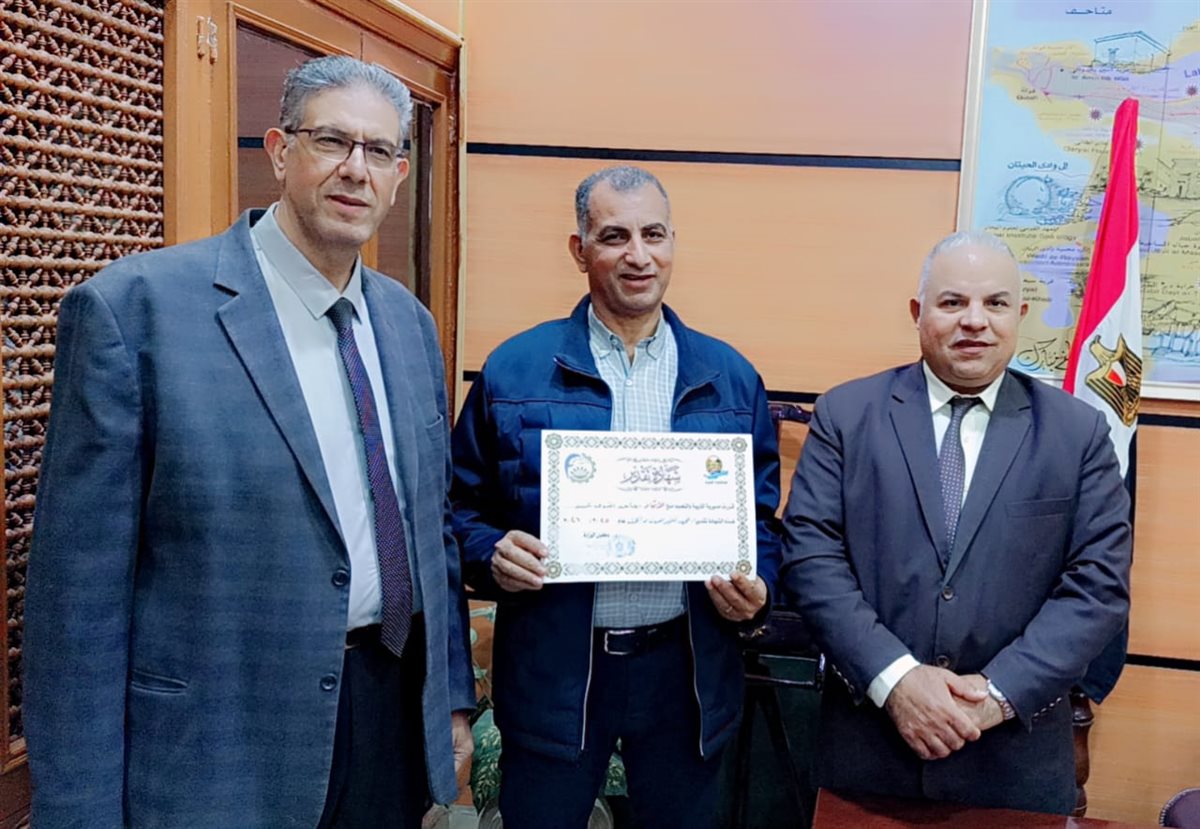 مدير تعليم الفيوم يكرم المتميزين بمدرسة ملحقة المعلمات الابتدائية &nbsp;