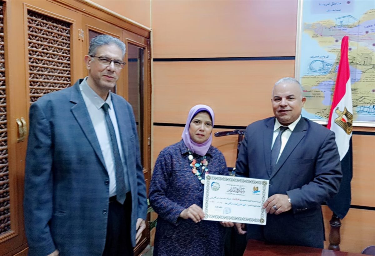 مدير تعليم الفيوم يكرم المتميزين بمدرسة ملحقة المعلمات الابتدائية &nbsp;