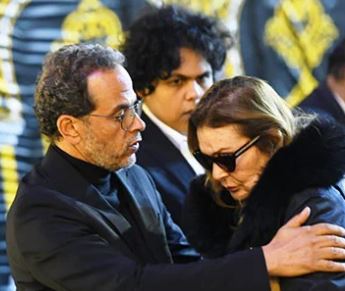 يسرا في عزاء شقيقة عادل إمام