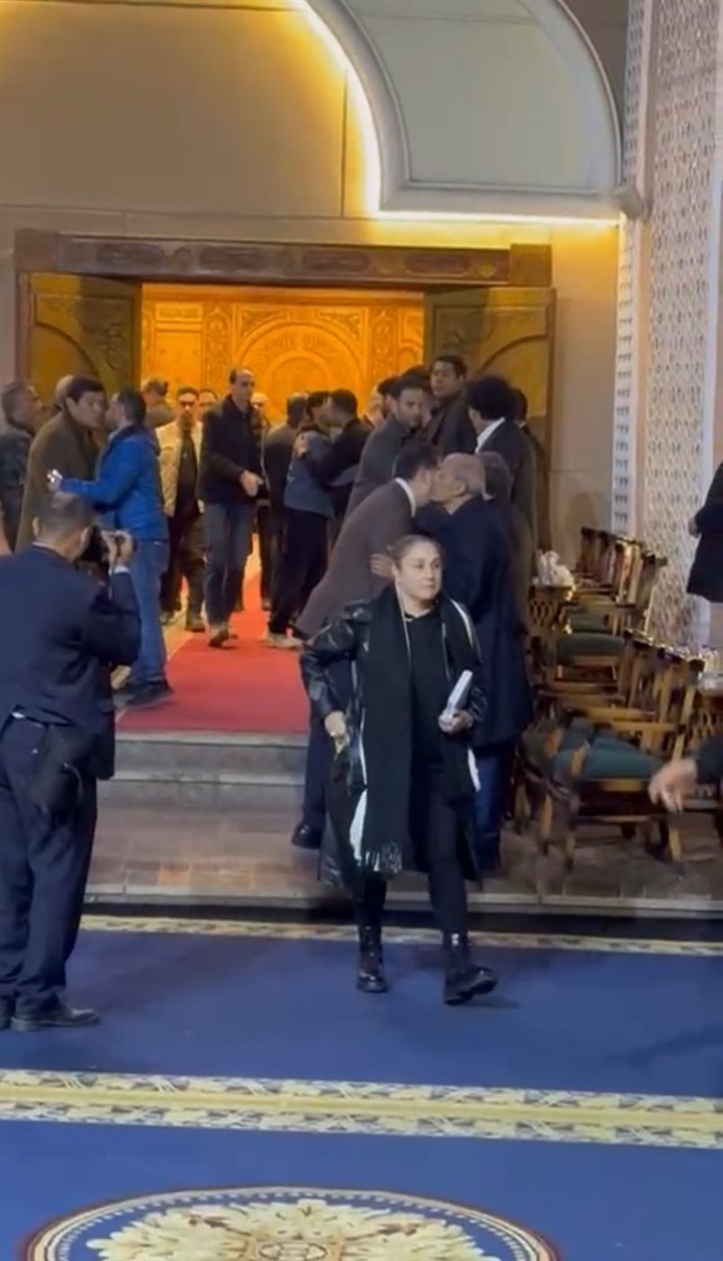 شيرين في عزاء شقيقة عادل إمام