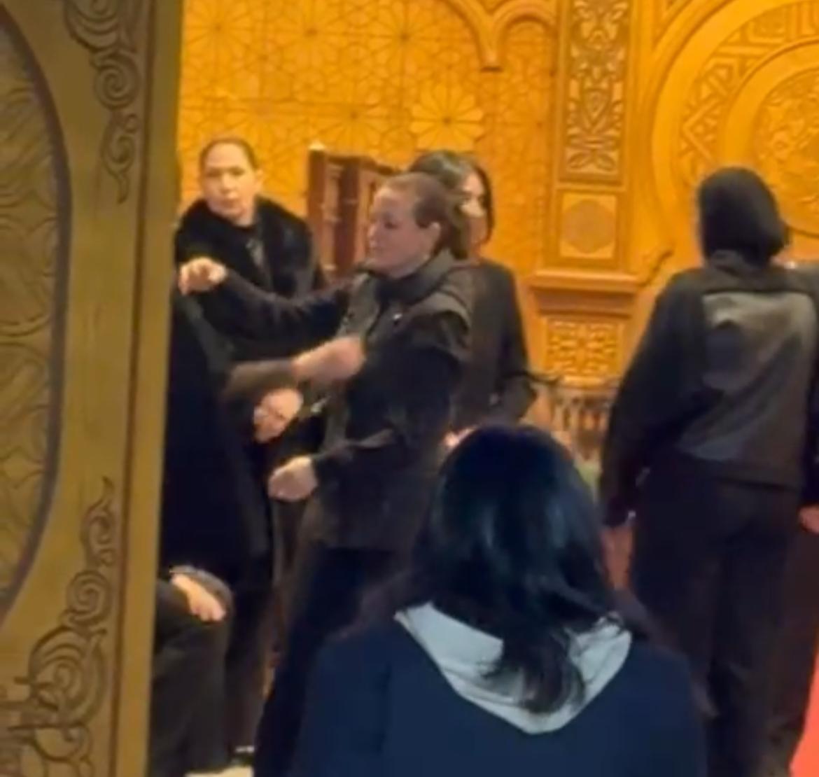 ريهام عبدالغفور في عزاء شقيقة عادل إمام