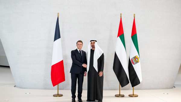 محمد بن زايد يستقبل إيمانويل ماكرون&nbsp;