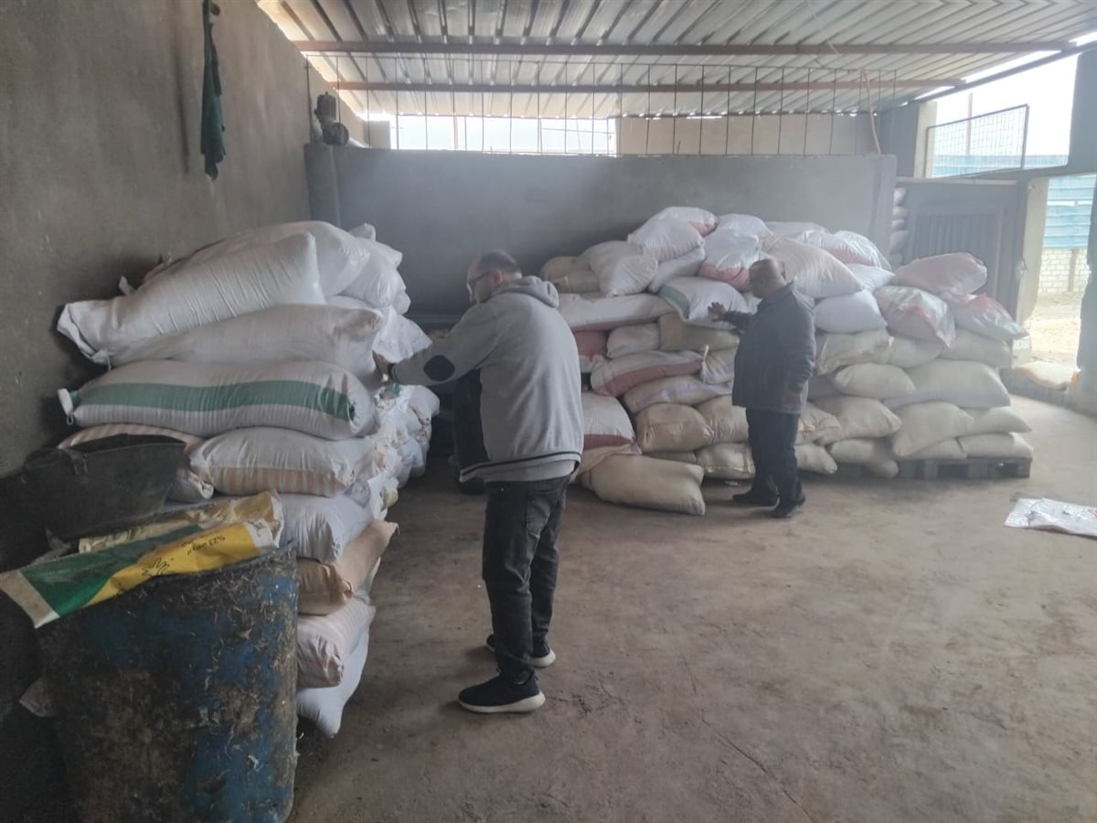 ضبط 14 شيكارة سماد يوريا خاصة بوزارة الزراعة محظور تداولها بالأسواق<br>&nbsp;