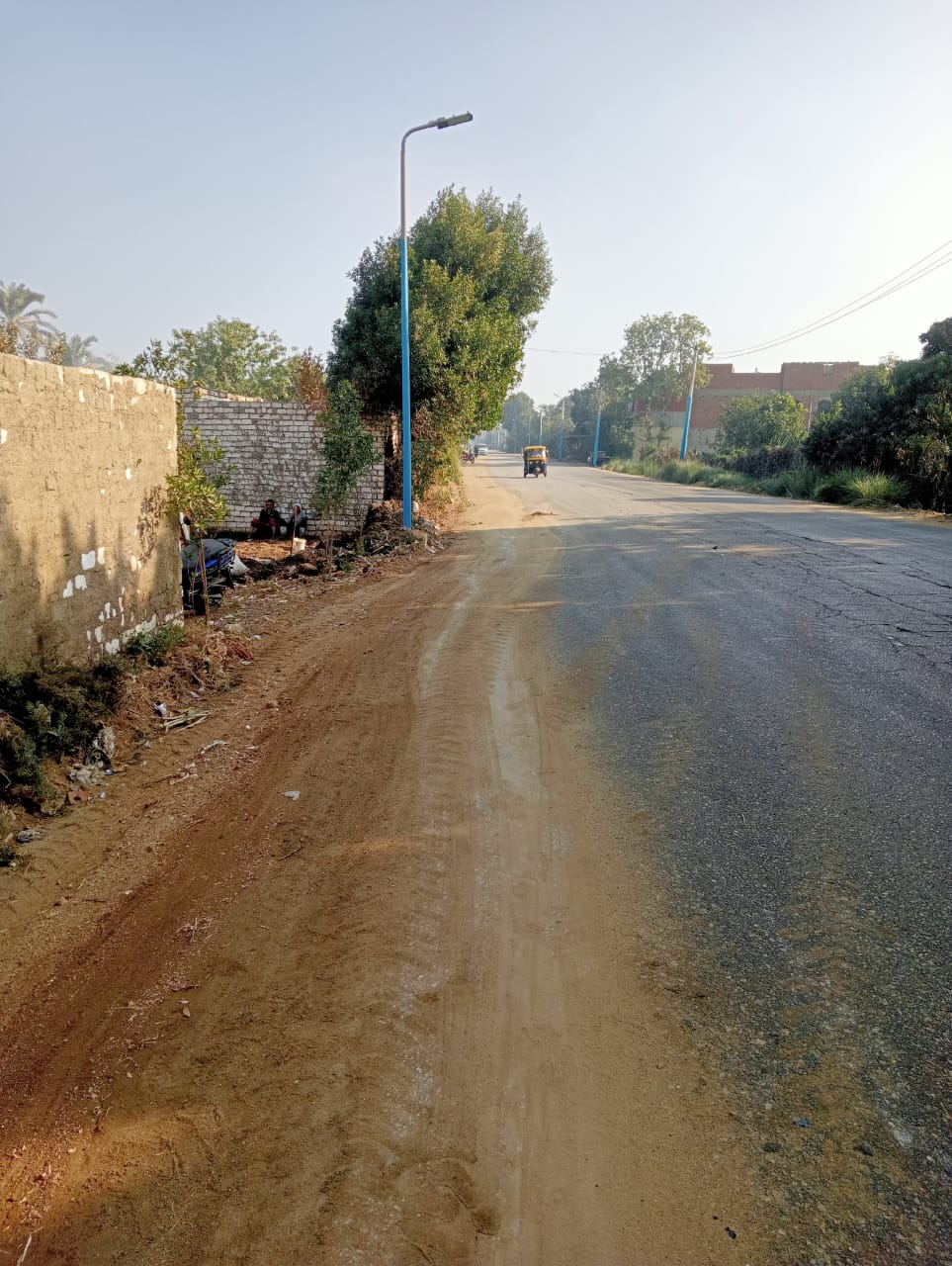 حملة مكبرة لتكثيف أعمال النظافة بطريق ابشواي الفيوم السياحي بقرية سنرو<br>&nbsp;