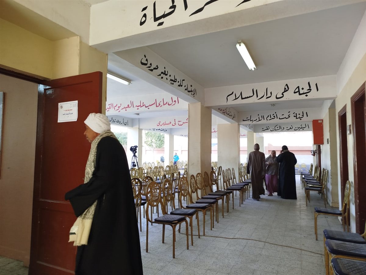 إقبال من الناخبين في الساعات الأولى لليوم الثاني والأخير من جولة الإعادة بانتخابات مجلس النواب بلجنة كفور النيل بالفيوم