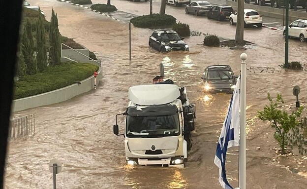 <strong>فيضانات</strong>