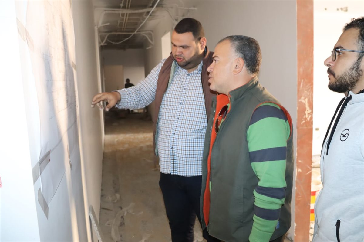 رئيس مياه الفيوم يتابع أعمال صيانة خط طرد بمحطة مياه العزب القديمة وأعمال إنشاء المبنى الإداري بمدينة الفيوم