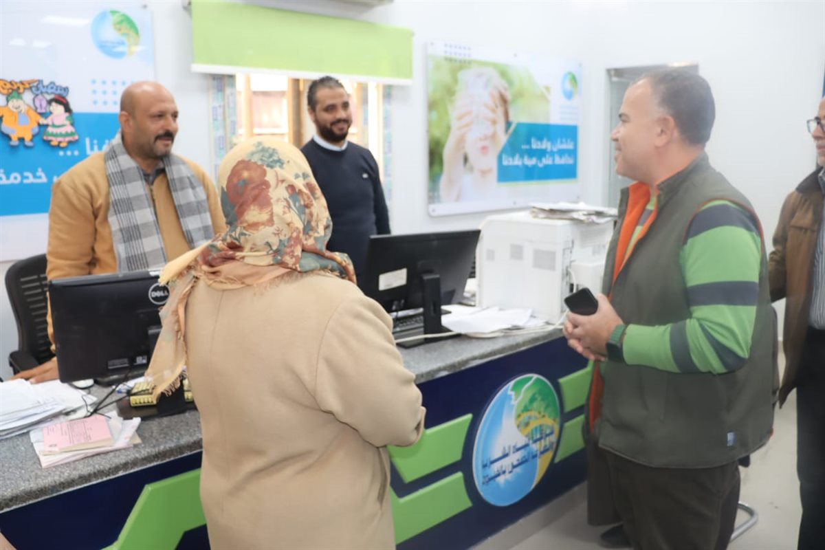 رئيس مياه الفيوم يوجه بتسهيل إجراءات توصيل مياه الشرب والصرف الصحي بمركز خدمة عملاء أبشواي