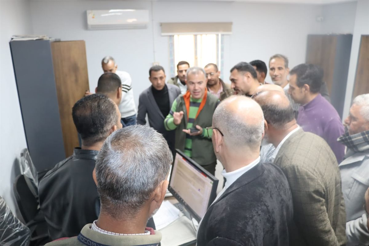 رئيس مياه الفيوم يوجه بتسهيل إجراءات توصيل مياه الشرب والصرف الصحي بمركز خدمة عملاء أبشواي