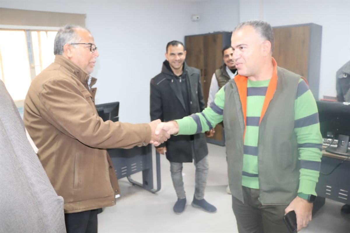 رئيس مياه الفيوم يوجه بتسهيل إجراءات توصيل مياه الشرب والصرف الصحي بمركز خدمة عملاء أبشواي