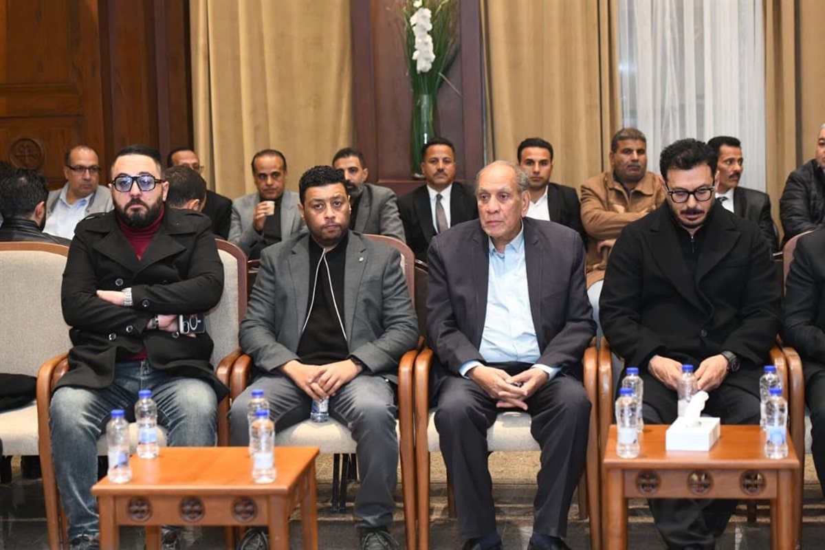 نجوم الفن في عزاء والدة الفنان هاني رمزي