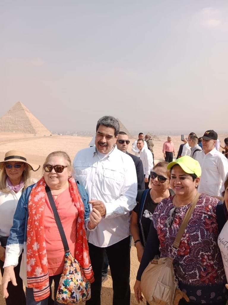 رئيس فنزويلا نيكولاس مادورو وزوجته يزوان المعالم الأثرية في مصر&nbsp;