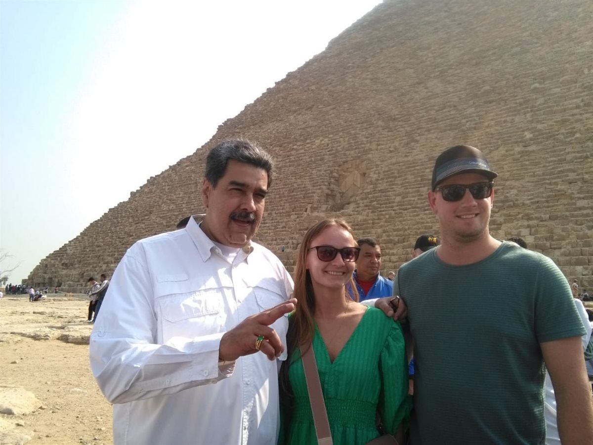 رئيس فنزويلا نيكولاس مادورو وزوجته يزوان المعالم الأثرية في مصر&nbsp;