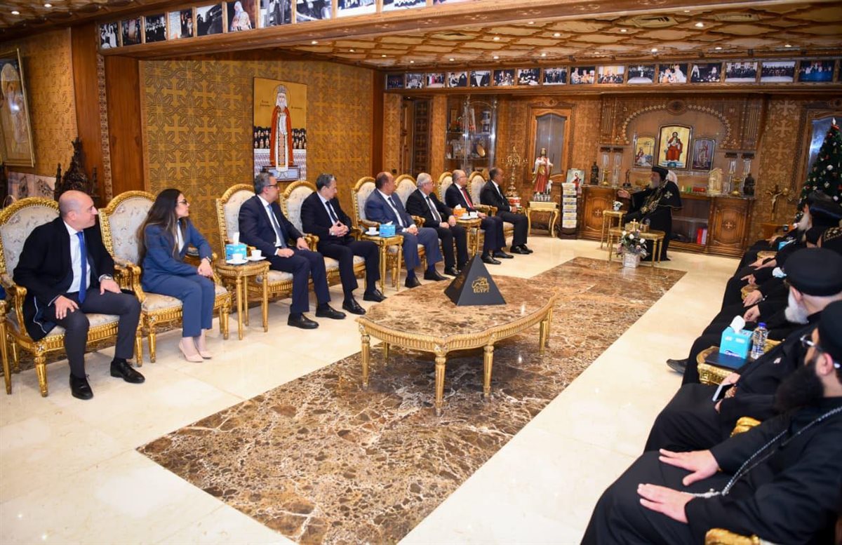<strong>وزير الخارجية يهنئ قداسة البابا تواضروس الثاني</strong>