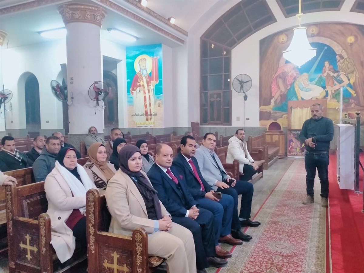 رئيس مركزابشواى تقدم التهنئة للإخوة الأقباط بعيد الميلاد المجيد خلال زيارتها لكافة كنائس المركز