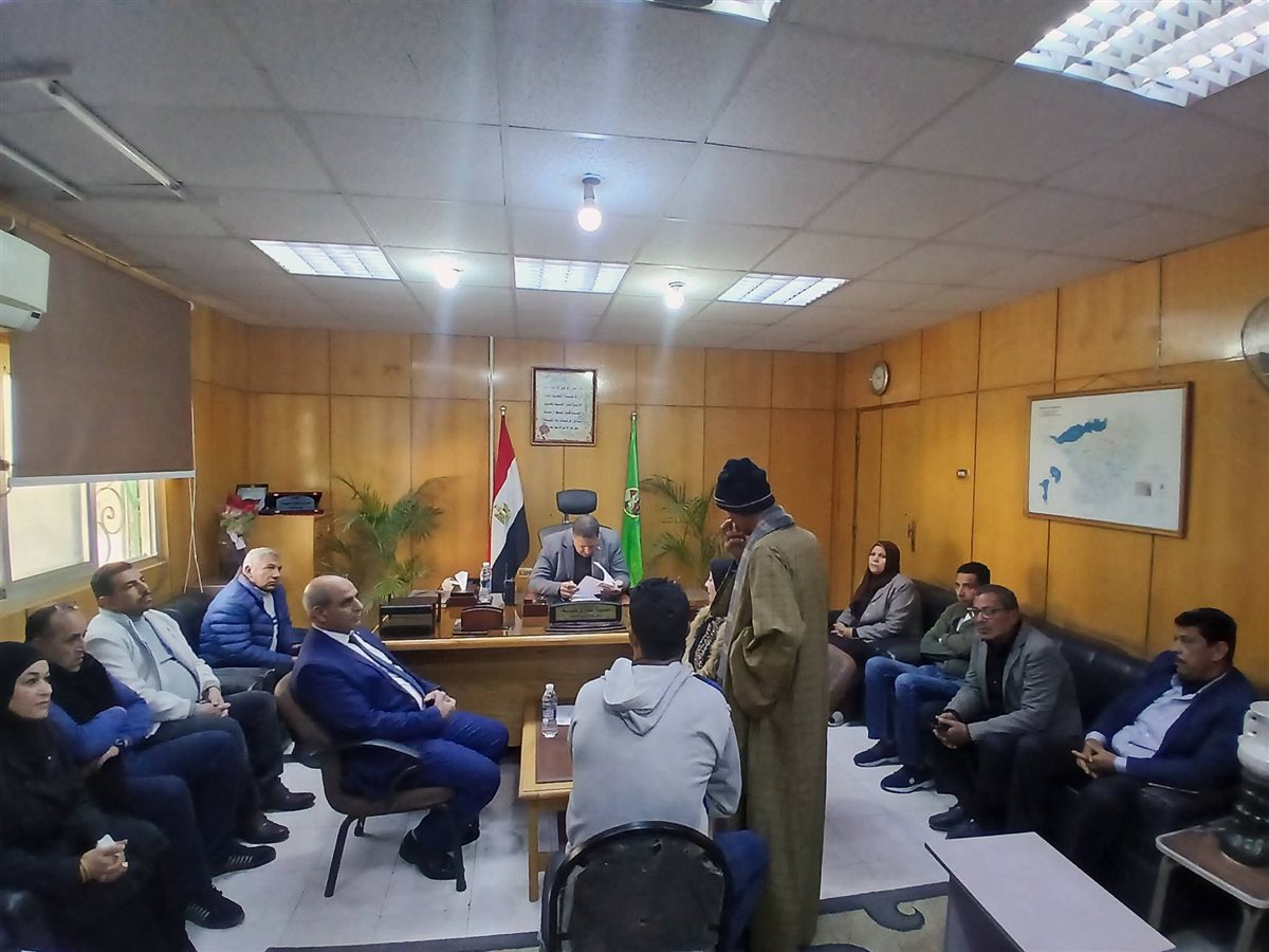 السكرتير العام لمحافظة الفيوم يعقد لقاء خدمة المواطنين بمركز طامية